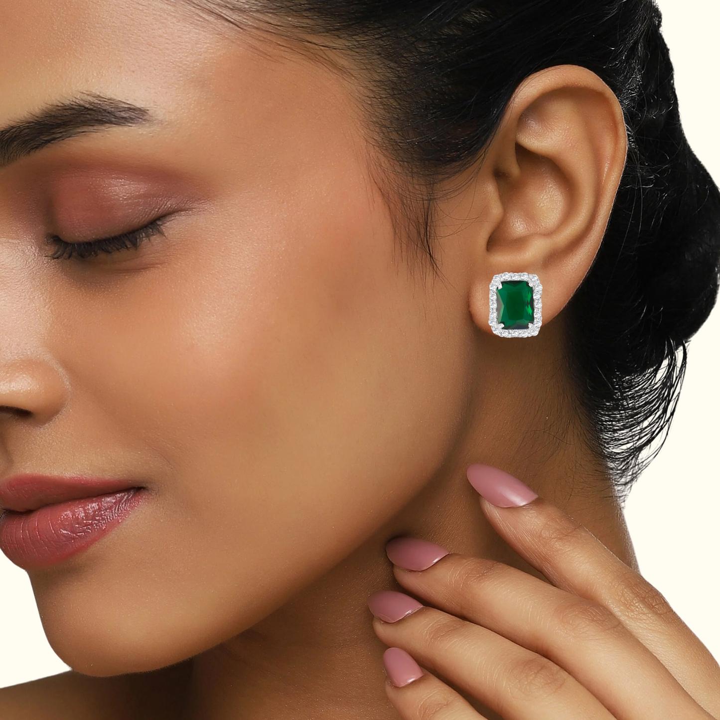 Emerald Silver Pendant with Chain and Earrings